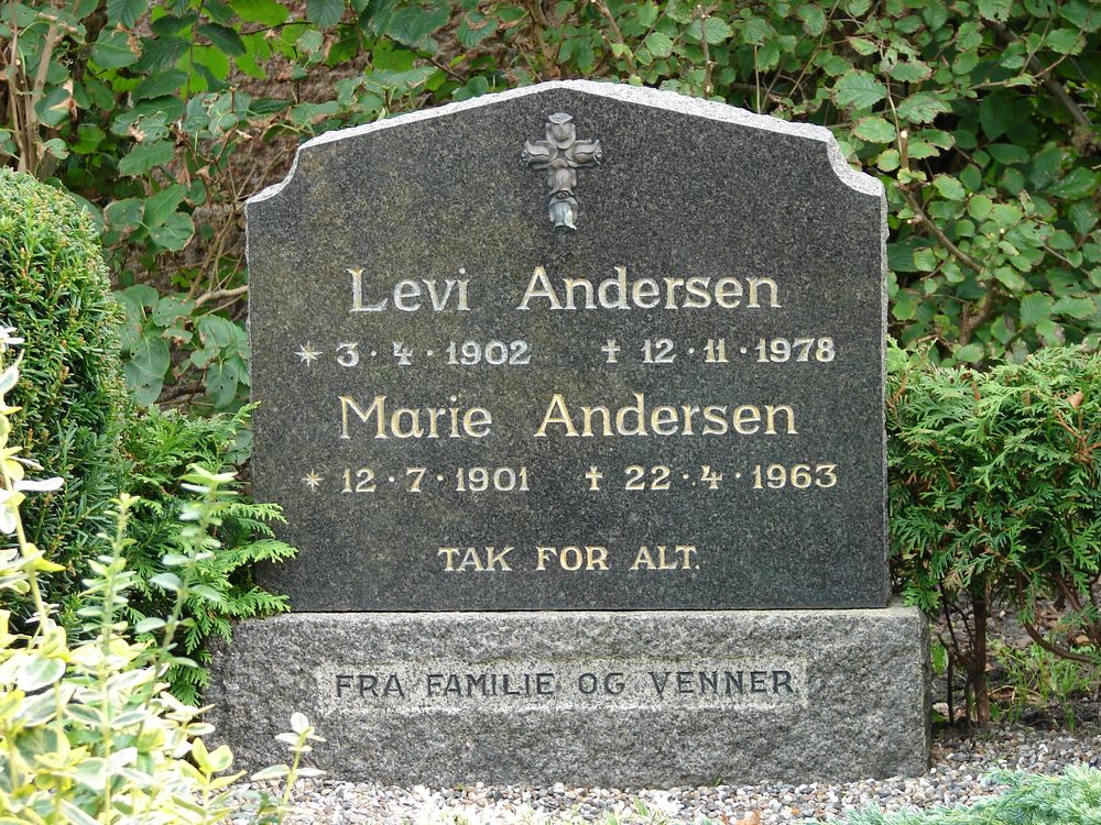 Levi Marie Andersen. vang kirkegård d. 13 september 2010 148 lille